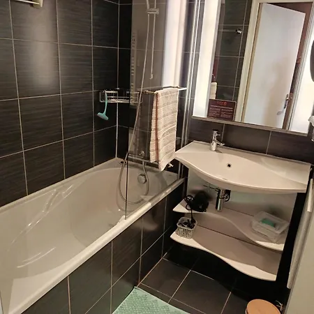 Au Bord De L'orne * Καν